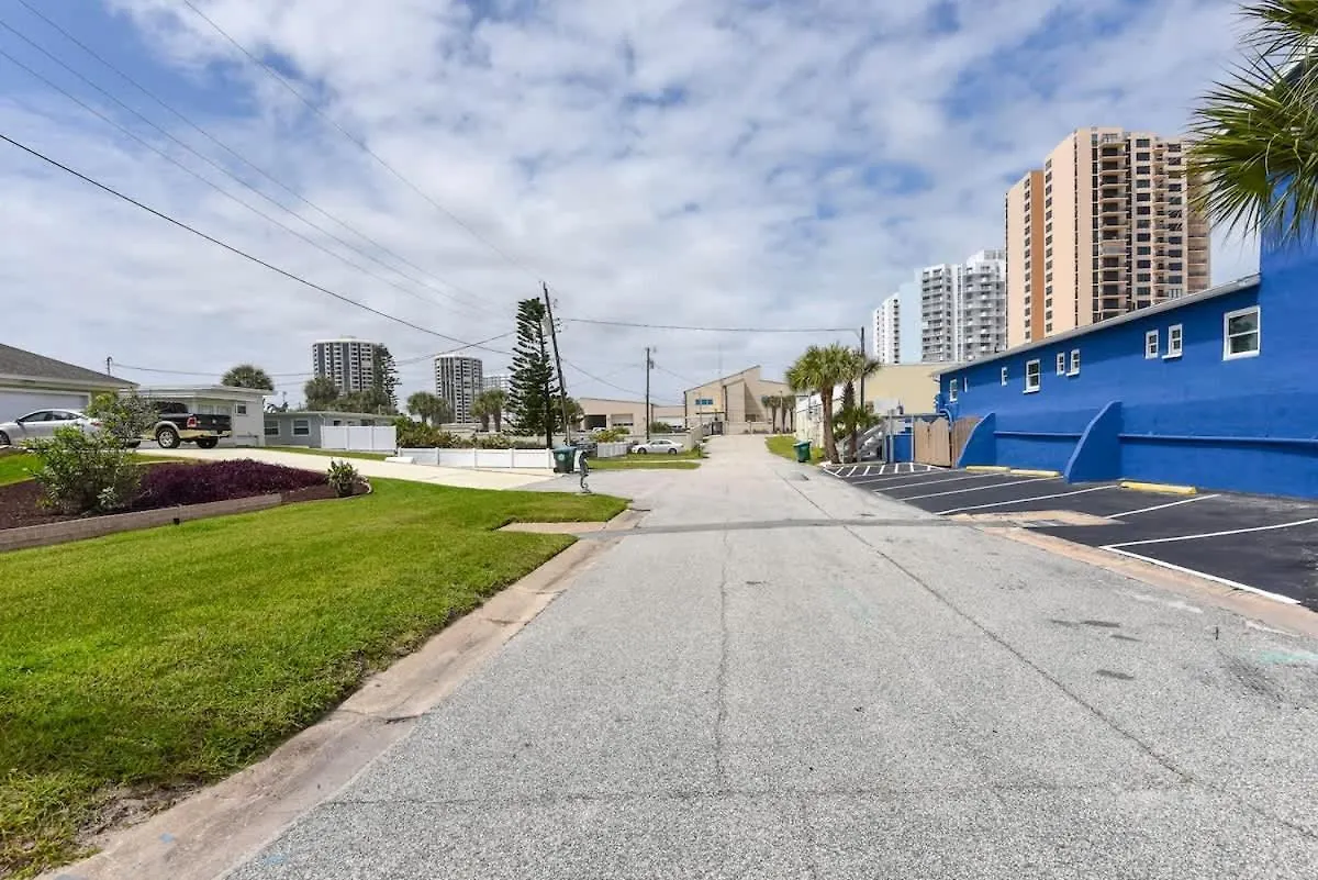 Modern King Suite Steps To Daytona Beach location